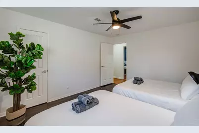 9515 Meadowglen Lane, Houston, TX 77063 - Photo 26