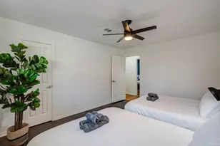 9515 Meadowglen Ln, Houston, TX 77063 - Photo 26