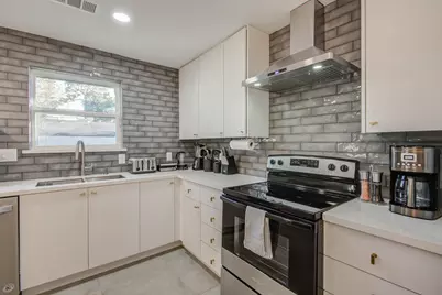 9515 Meadowglen Lane, Houston, TX 77063 - Photo 6