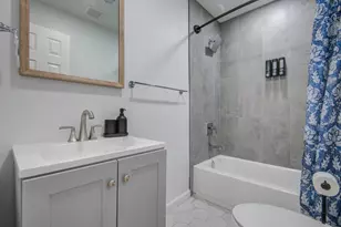 9515 Meadowglen Ln, Houston, TX 77063 - Photo 24