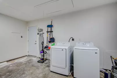 9515 Meadowglen Lane, Houston, TX 77063 - Photo 30