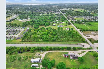 2020 E Wallisville Road, Highlands, TX 77562 - Photo 4