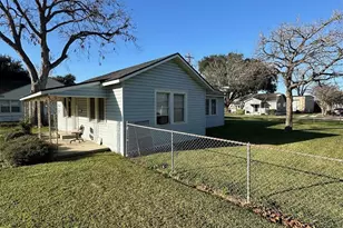 329 Lazy Ln, Wharton, TX 77488 - Photo 2