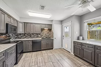 8 Arlington Street, Conroe, TX 77301 - Photo 20