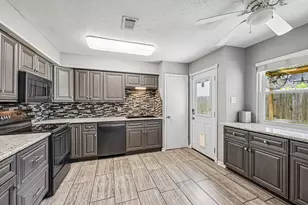 8 Arlington St, Conroe, TX 77301 - Photo 20