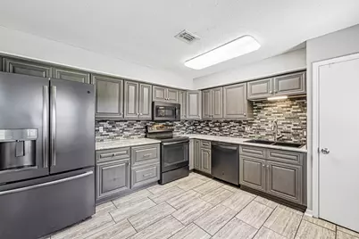8 Arlington Street, Conroe, TX 77301 - Photo 18