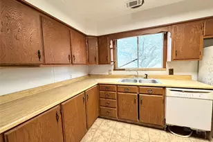 2806 Pearl St, Liverpool, TX 77577 - Photo 4