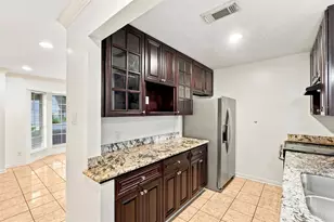 10652 Hazelhurst Dr, Houston, TX 77043 - Photo 12