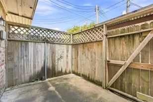 10652 Hazelhurst Dr, Houston, TX 77043 - Photo 22