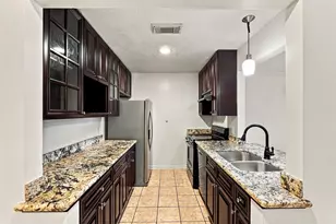 10652 Hazelhurst Dr, Houston, TX 77043 - Photo 10