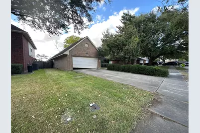 1310 Village Court Boulevard, Rosenberg, TX 77471 - Photo 4