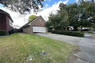1310 Village Ct Blvd, Rosenberg, TX 77471 - Photo 4