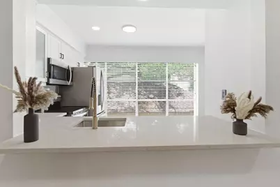 811 Lovett Boulevard #21, Houston, TX 77006 - Photo 10
