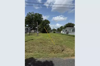 310 Olive Street, El Campo, TX 77437 - Photo 4