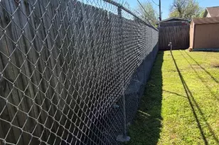 4219 Dragonwick Dr, Houston, TX 77045 - Photo 12