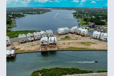 28 Cmdr Runco Lane, Taylor Lake Village, TX 77586 - Photo 2