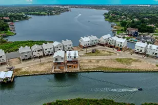 28 Cmdr. Runco Ln, Taylor Lake Village, TX 77586 - Photo 2