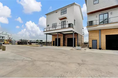 28 Cmdr Runco Lane, Taylor Lake Village, TX 77586 - Photo 4