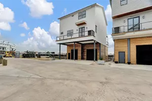 28 Cmdr. Runco Ln, Taylor Lake Village, TX 77586 - Photo 4