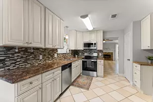 71 Hideaway Dr, Friendswood, TX 77546 - Photo 14