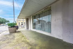 101 E Monseratte St, El Campo, TX 77437 - Photo 4