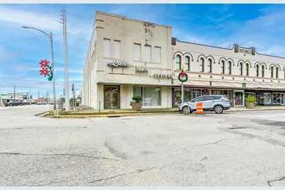 101 E Monseratte Street, El Campo, TX 77437 - Photo 2