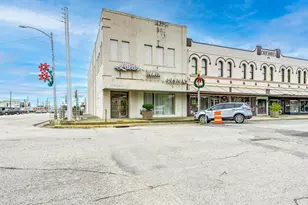 101 E Monseratte St, El Campo, TX 77437 - Photo 2