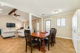 1112 W Mulberry St, Angleton, TX 77515 - Photo 10