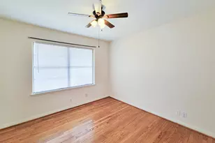 5442 Kinglet St, Houston, TX 77096 - Photo 12