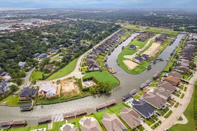 608 Appia Drive, Kemah, TX 77565 - Photo 2