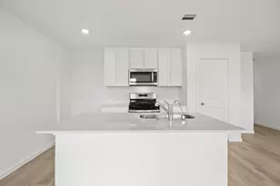 988 Sutherland Fls St, Conroe, TX 77303 - Photo 4