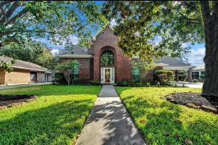 611 N Hickory St, Tomball, TX 77375 - Photo 2