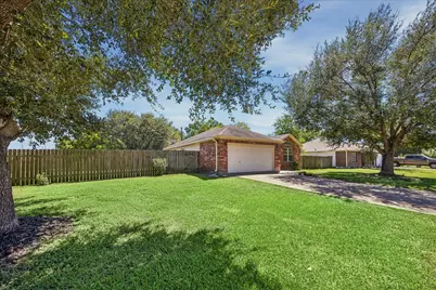 101 Willow Court, Navasota, TX 77868 - Photo 6