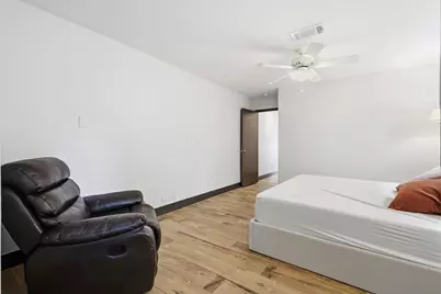 4521 Maple Street, Bellaire, TX 77401 - Photo 12