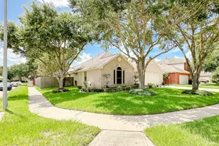 11922 Hueco Tanks Dr, Sugar Land, TX 77498 - Photo 2