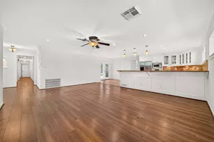 11310 Gaymoor Dr, Houston, TX 77035 - Photo 10
