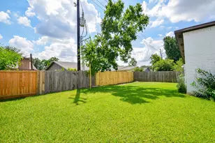 7307 Addicks Clodine Rd, Houston, TX 77083 - Photo 32