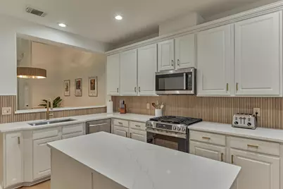 27 Medley Lane, The Woodlands, TX 77382 - Photo 8