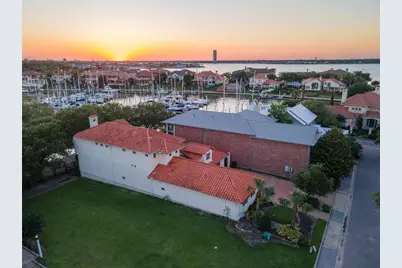 19 Mariners Lane, Kemah, TX 77565 - Photo 2