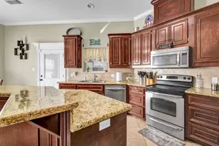 714 Moore St, Richwood, TX 77566 - Photo 6