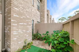 3042 Holly Hall St, Houston, TX 77054 - Photo 4