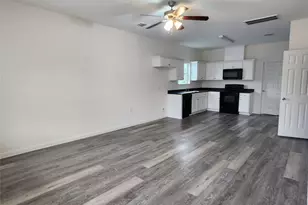 6202 Lacey Oak Dr, Hitchcock, TX 77563 - Photo 2