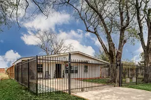 4815 Edfield St, Houston, TX 77033 - Photo 2
