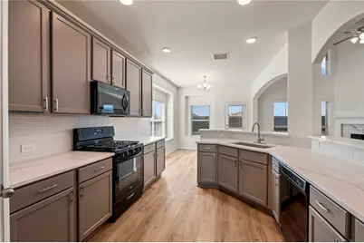 406 Forest Village Circle, La Marque, TX 77568 - Photo 4