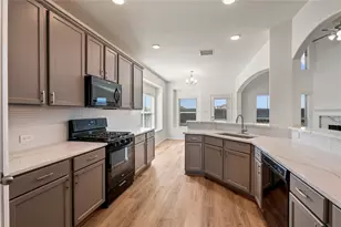 406 Forest Village Cir, La Marque, TX 77568 - Photo 4