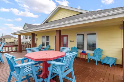 2910 Shady Lane, Crystal Beach, TX 77650 - Photo 4