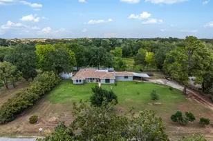 1102 N Pecan St, Caldwell, TX 77836 - Photo 38