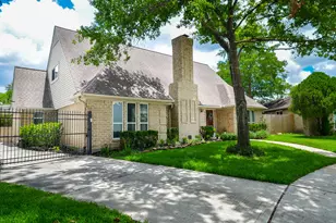 11302 Burgoyne Dr, Houston, TX 77077 - Photo 2