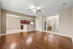 322 Shoshone Ridge Dr, La Marque, TX 77568 - Photo 4