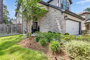 407 Soapberry Tree Ct, Willis, TX 77318 - Photo 2